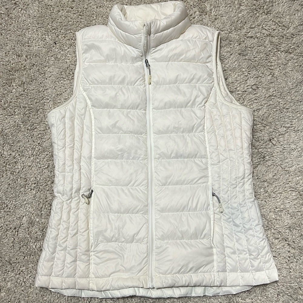 Women's HeatKeep Down Puffer Vest size Medium. Excellent preowned condition.